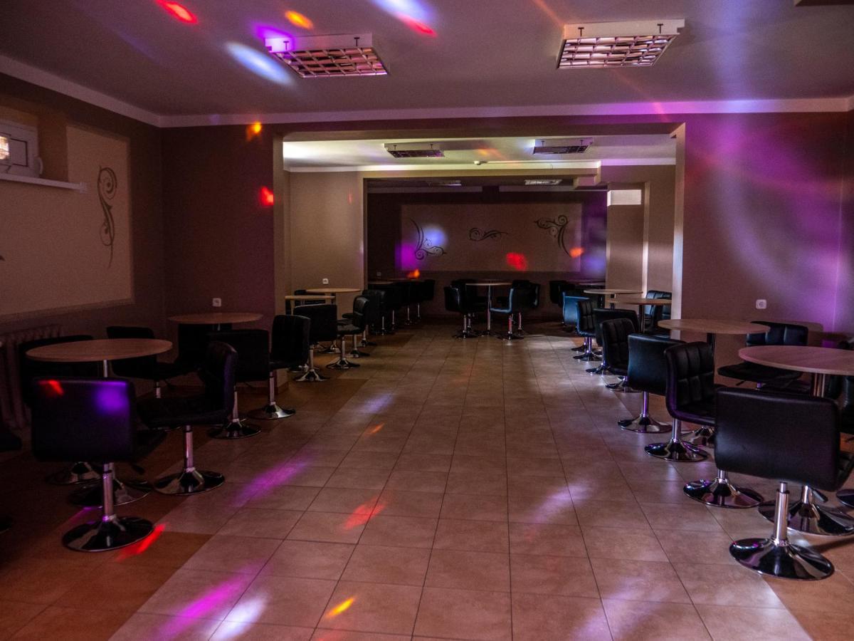 金鱼自然之旅度假酒店 Dziwnówek 外观 照片